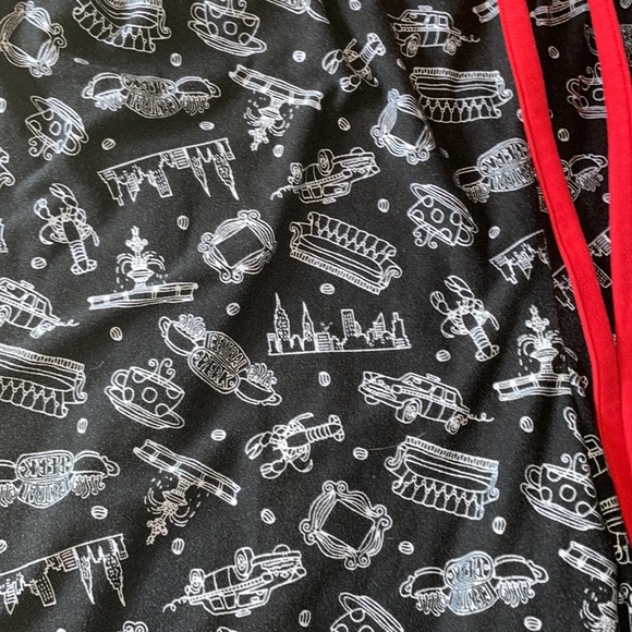 Friends Pajama set - Picture 6 of 7